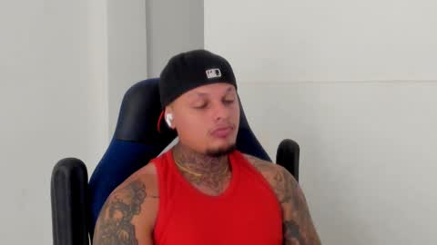 Snapshot of colin_prince2 chatting on 01-27-25, 01:19 COLIN online show from 01-27-25, 01:19