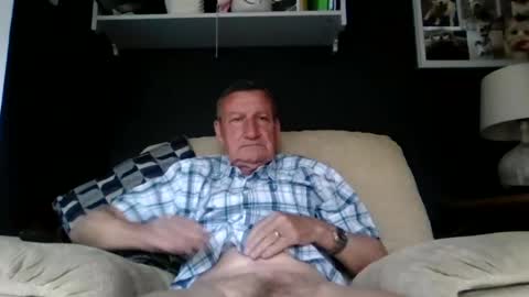 Snapshot of colinbeech chatting on 06-17-26, 08:50 colinbeech online show from 06-17-26, 08:50
