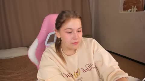 Collen Mon Tue Wed Thu Fri GMT 3 0300am - 0900am  online show from 10-01-25, 04:57