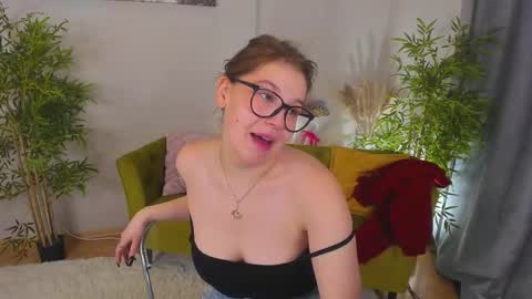 Collen Mon Tue Wed Thu Fri GMT 3 0300am - 0900am  online show from 11-24-25, 05:12