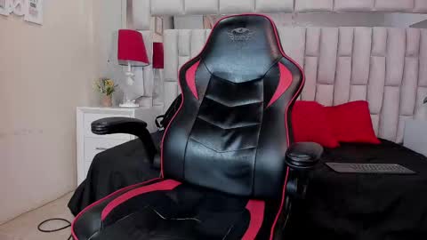 college_muscle_ass online show from 10-01-25, 01:39