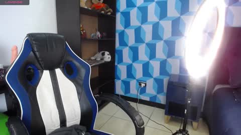 Snapshot of collinstone chatting on 01-11-25, 02:09 collinstone online show from 01-11-25, 02:09