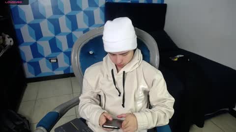Snapshot of collinstone chatting on 02-04-25, 01:45 collinstone online show from 02-04-25, 01:45