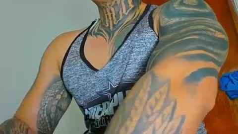 Snapshot of colombian_monster_cock chatting on 09-23-25, 03:31 camilo online show from 09-23-25, 03:31