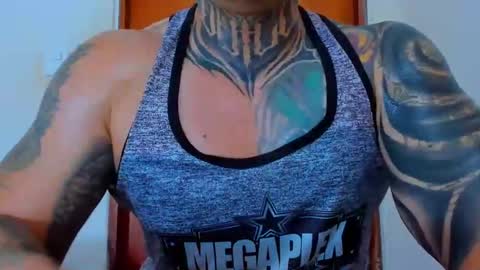 Snapshot of colombian_monster_cock chatting on 10-23-25, 08:07 camilo online show from 10-23-25, 08:07