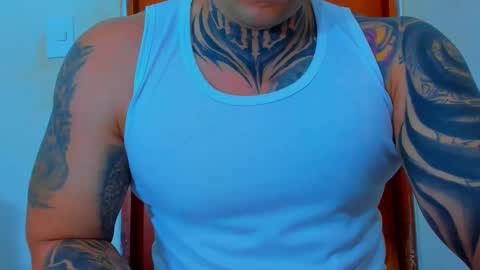 Snapshot of colombian_monster_cock chatting on 10-29-25, 07:21 camilo online show from 10-29-25, 07:21