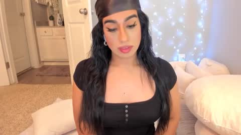 Snapshot of colombiantexas chatting on 10-20-25, 04:46 ........ Instagram Lorysexys online show from 10-20-25, 04:46