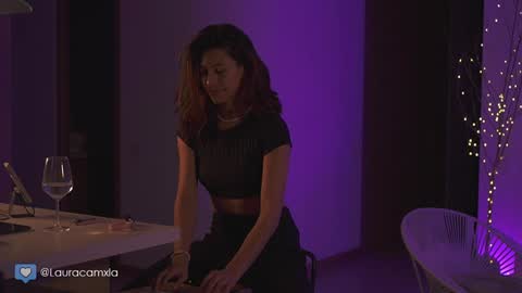 Laura online show from 12-18-24, 11:19