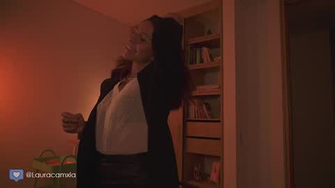 Laura online show from 02-03-25, 11:26