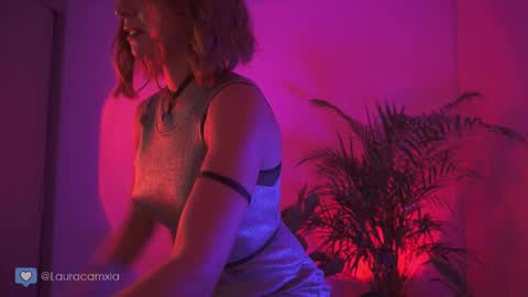 Laura online show from 03-10-25, 02:39