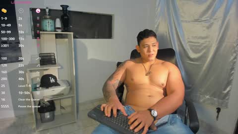 Snapshot of coltonmassif_ chatting on 12-15-24, 11:42 coltonmassif_ online show from 12-15-24, 11:42