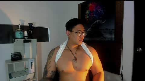 Snapshot of coltonmassif_ chatting on 01-25-25, 10:18 coltonmassif_ online show from 01-25-25, 10:18