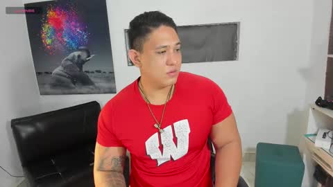 Snapshot of coltonmassif_ chatting on 02-19-25, 02:12 coltonmassif_ online show from 02-19-25, 02:12