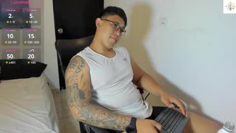 Snapshot of coltonmassif_ chatting on 10-08-25, 04:54 coltonmassif_ online show from 10-08-25, 04:54