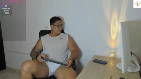 Snapshot of coltonmassif_ chatting on 10-11-25, 01:16 coltonmassif_ online show from 10-11-25, 01:16