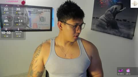 Snapshot of coltonmassif_ chatting on 10-28-25, 10:34 coltonmassif_ online show from 10-28-25, 10:34