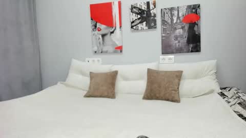 Snapshot of comely_camillla chatting on 03-15-26, 01:22 Camilla online show from 03-15-26, 01:22