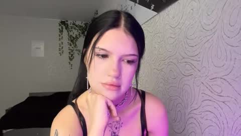 Bella  online show from 11-11-25, 11:43