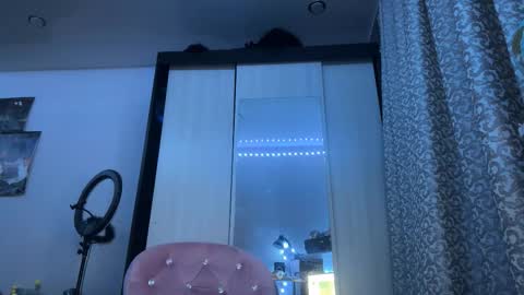 Isabella online show from 12-14-25, 11:20