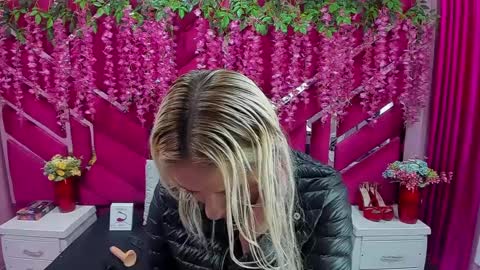 Constans online show from 01-07-25, 01:24