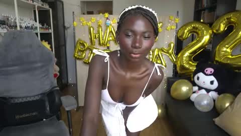 Snapshot of conymegan chatting on 09-12-25, 01:00 Carola independent model online show from 09-12-25, 01:00