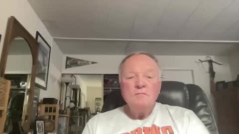 Snapshot of cookoosnest chatting on 10-22-25, 04:35 cookoosnest online show from 10-22-25, 04:35