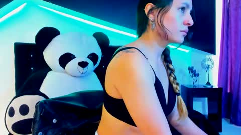 Coral  online show from 02-18-25, 12:28