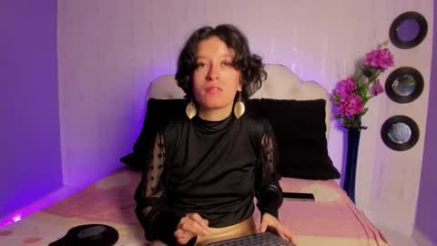 Snapshot of coralandocean chatting on 12-05-25, 01:52 Coral and Ocean online show from 12-05-25, 01:52