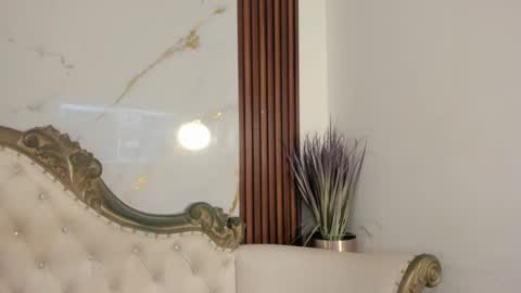 Coralie Bronson online show from 09-18-25, 08:00