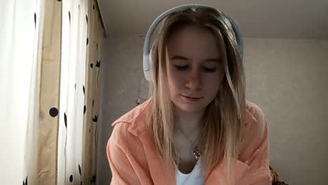 Snapshot of coraliepenick chatting on 05-31-26, 12:45 Niki online show from 05-31-26, 12:45