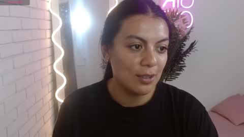 Carolina  online show from 02-07-25, 05:51