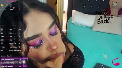 Coraline connected from 10 pm to 6 am Colombia time online show from 12-18-24, 12:51