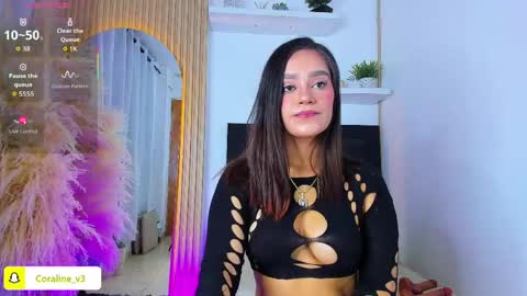 Coraline connected from 10 pm to 6 am Colombia time online show from 05-11-26, 11:49