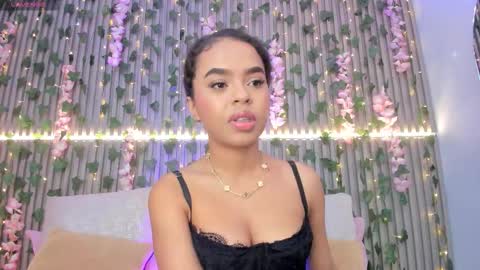 coralineross_ online show from 11-21-25, 10:58