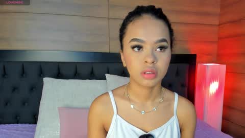 coralineross_ online show from 12-19-25, 10:55