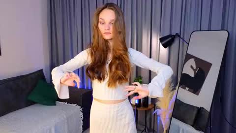 Snapshot of corazonmalinky chatting on 11-08-25, 03:34 Lia online show from 11-08-25, 03:34