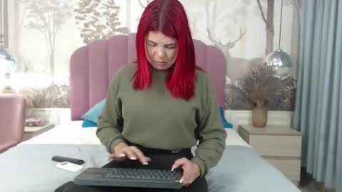 Snapshot of corineray chatting on 10-13-25, 03:01 corineray online show from 10-13-25, 03:01