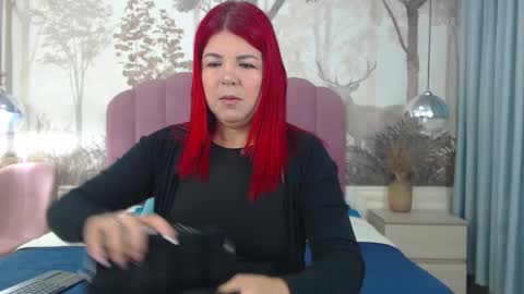 Snapshot of corineray chatting on 10-17-25, 03:47 corineray online show from 10-17-25, 03:47