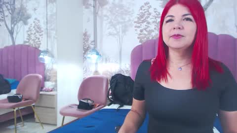 Snapshot of corineray chatting on 10-21-25, 12:28 corineray online show from 10-21-25, 12:28