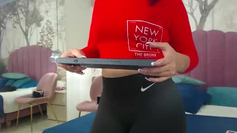 Snapshot of corineray chatting on 10-23-25, 01:43 corineray online show from 10-23-25, 01:43