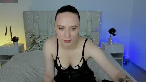 Snapshot of cornelia_kitty chatting on 08-09-26, 03:17 Cornelia online show from 08-09-26, 03:17