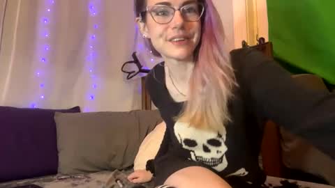 Snapshot of corolineclovr_and_kirkinator chatting on 03-10-25, 02:50 corolineclovr_and_kirkinator online show from 03-10-25, 02:50