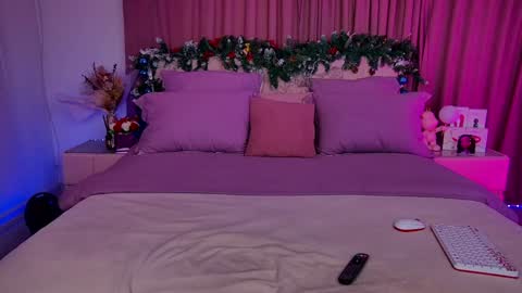 Snapshot of cosmic_sia chatting on 12-17-24, 06:24 Sia online show from 12-17-24, 06:24