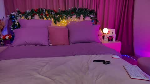 Snapshot of cosmic_sia chatting on 12-22-24, 12:07 Sia online show from 12-22-24, 12:07