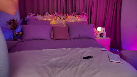 Snapshot of cosmic_sia chatting on 01-29-25, 12:12 Sia online show from 01-29-25, 12:12