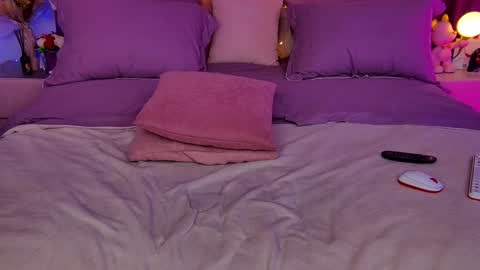 Snapshot of cosmic_sia chatting on 02-01-25, 03:08 Sia online show from 02-01-25, 03:08