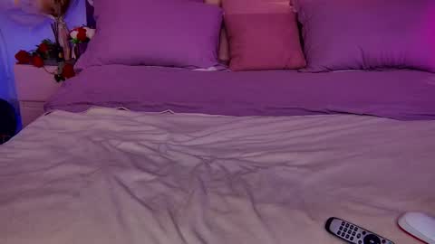 Snapshot of cosmic_sia chatting on 02-14-25, 03:11 Sia online show from 02-14-25, 03:11