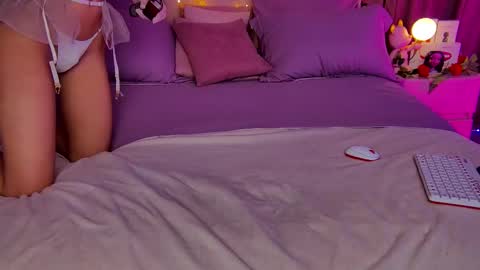 Snapshot of cosmic_sia chatting on 02-15-25, 03:09 Sia online show from 02-15-25, 03:09