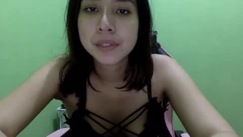Snapshot of cottoncandygirl9898 chatting on 04-23-26, 02:08 Liz Gwyneth Charlota online show from 04-23-26, 02:08