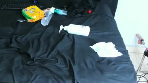 Snapshot of couple_gold69 chatting on 02-19-25, 12:33 Andrea and Scott online show from 02-19-25, 12:33